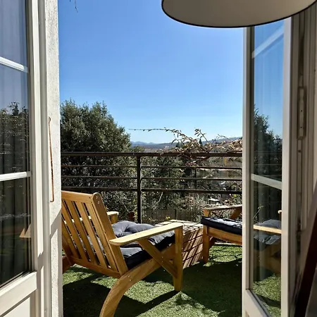 Les Capucines, Comme Chez Soi, Loin De Chez Soi أوبينا
