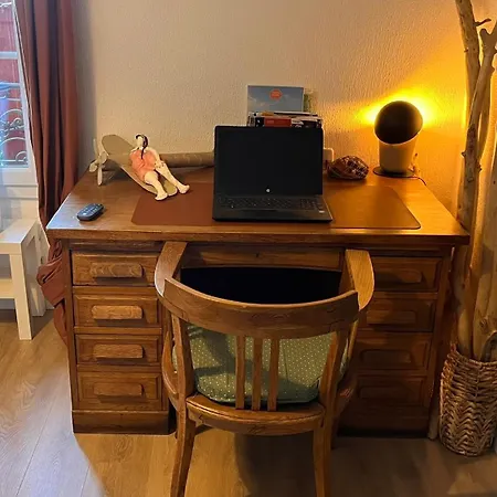 Les Capucines, Comme Chez Soi, Loin De Chez Soi *