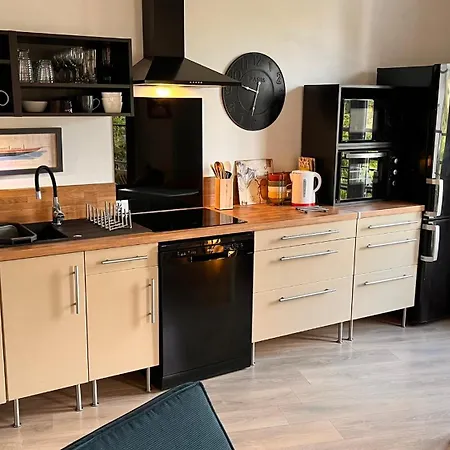 Les Capucines, Comme Chez Soi, Loin De Chez Soi * Aubenas