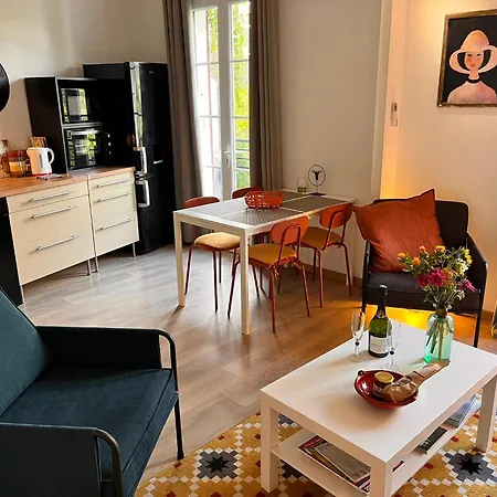 Les Capucines, Comme Chez Soi, Loin De Chez Soi *