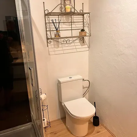 Les Capucines, Comme Chez Soi, Loin De Chez Soi