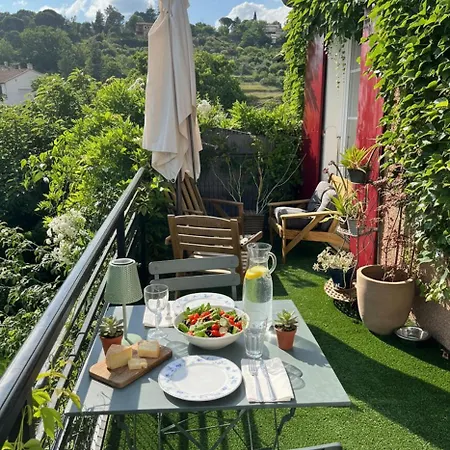 Les Capucines, Comme Chez Soi, Loin De Chez Soi Appartement