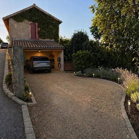 Appartement Les Capucines, Comme Chez Soi, Loin De Chez Soi