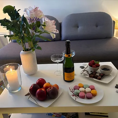 Les Capucines, Comme Chez Soi, Loin De Chez Soi